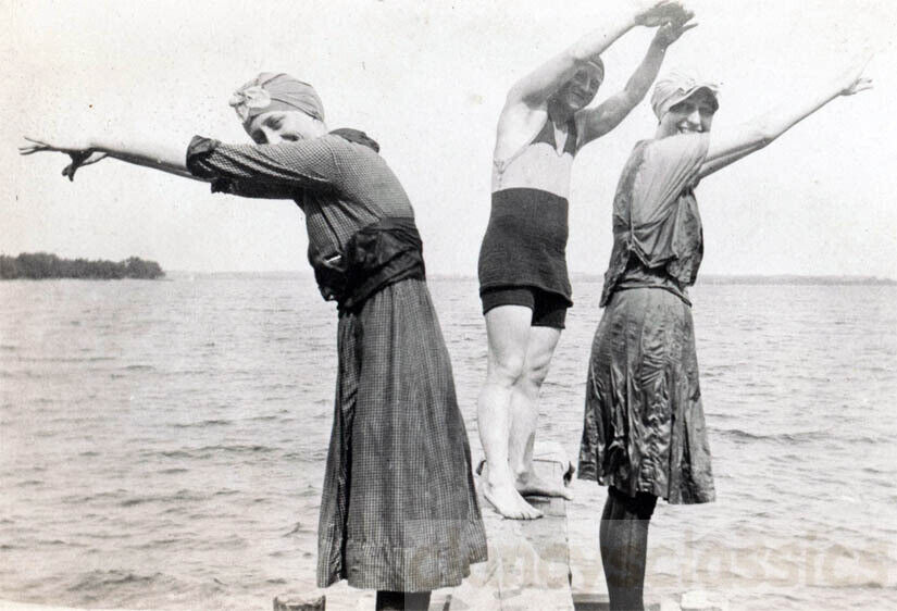 1912 Women Men Poised to Dive into Lake Bathing Beauties