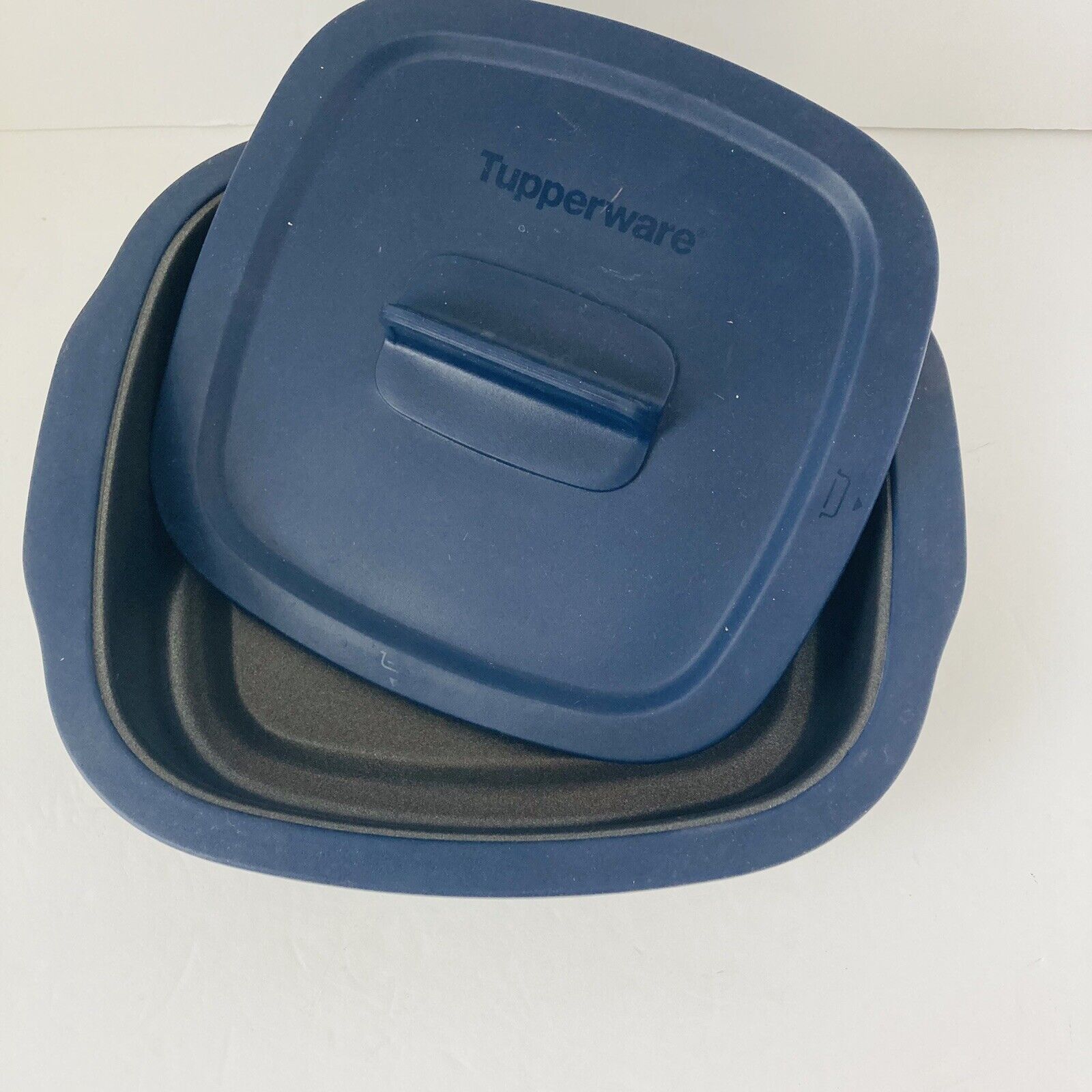 Tupperware MicroPro Series Base &Lid 8270D-1 Micro Pro Grill Microwave Non-Stick