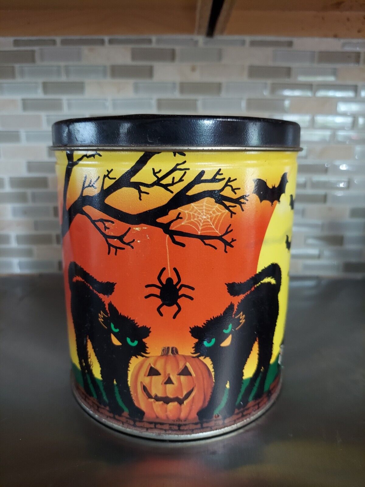 VTG COLLECTIBLE 1986 HALLOWEEN WITCH TIN BY JOAN BERG VICTOR 