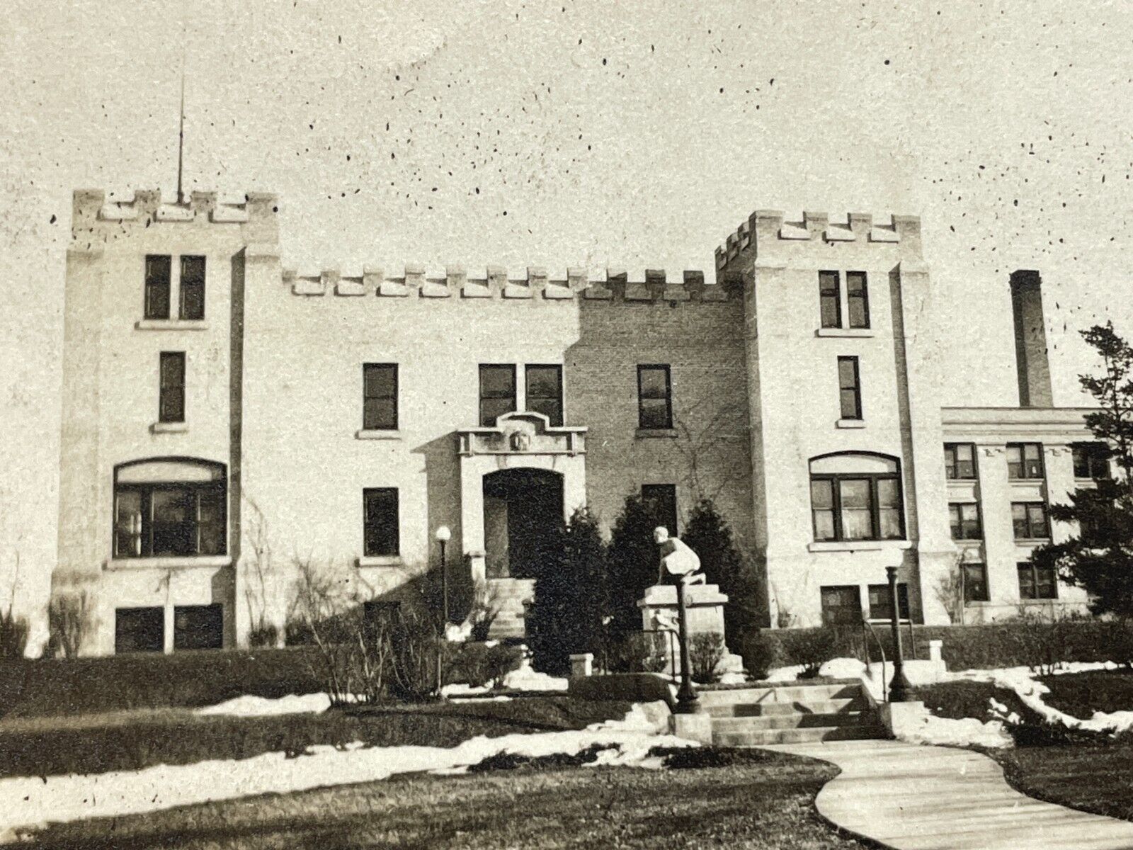 QF Photograph 1919 Northwestern College Entrance Statue Early View 