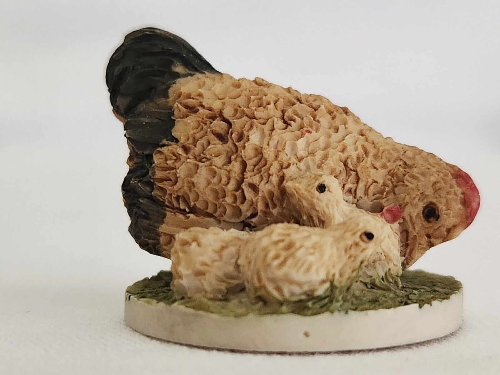 VINTAGE - Hand Painted Miniature of Hen & her Chicks 1980's - Made in SCOTTLAND