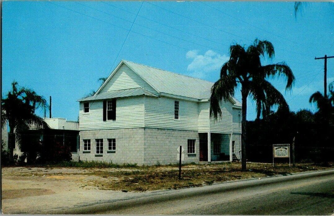 1950\'S. THE LODGE. APOPKA, FL.  POSTCARD. FF9