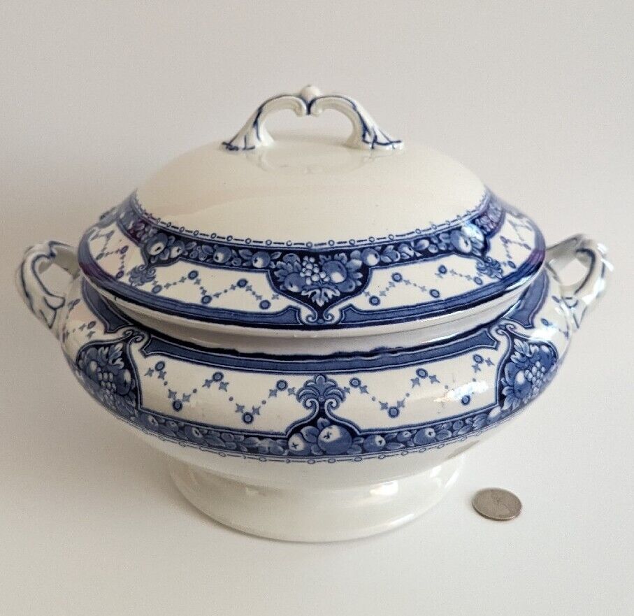 Vtg Wedgwood Sylvia Blue White Ceramic Serving Tureen Soup Beautiful MINT