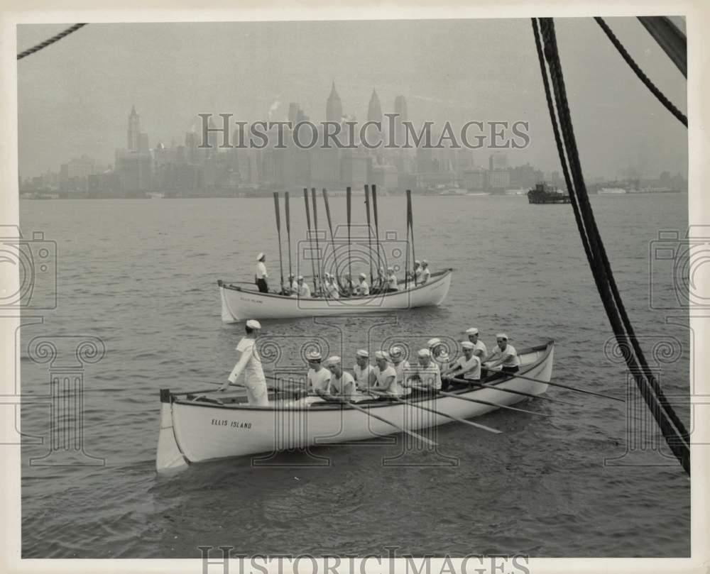 1942 Press Photo Coast Guard members in life boats in New York Harbor