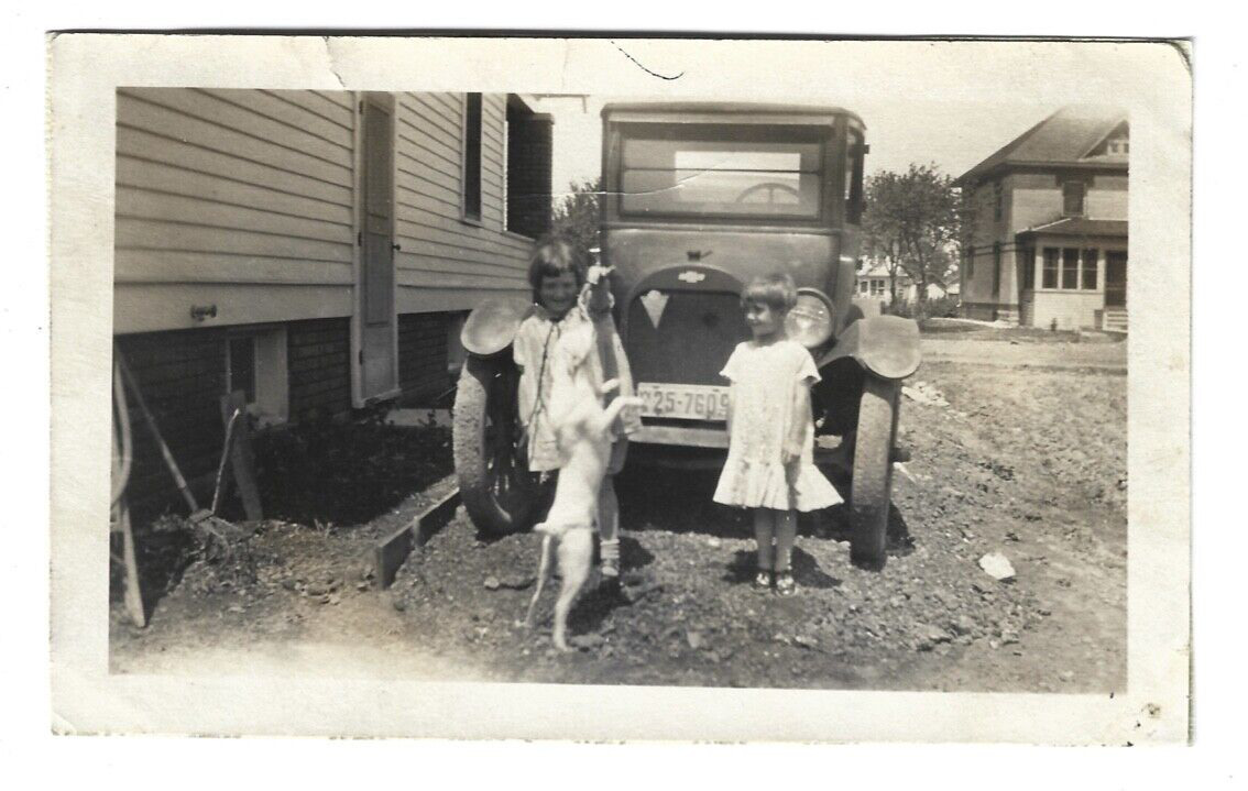 Original Vintage Photo Cute Girls Dog * Chevrolet Series 490 CHEVY 1918-1922