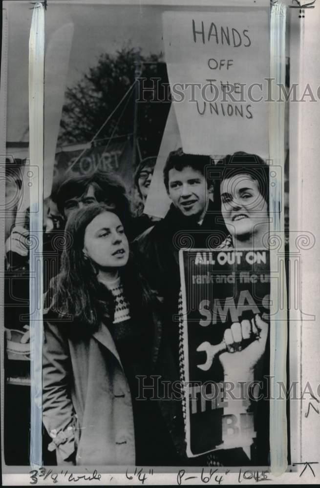 1970 Press Photo Parliament Member Bernadette Devlin at union protest in London