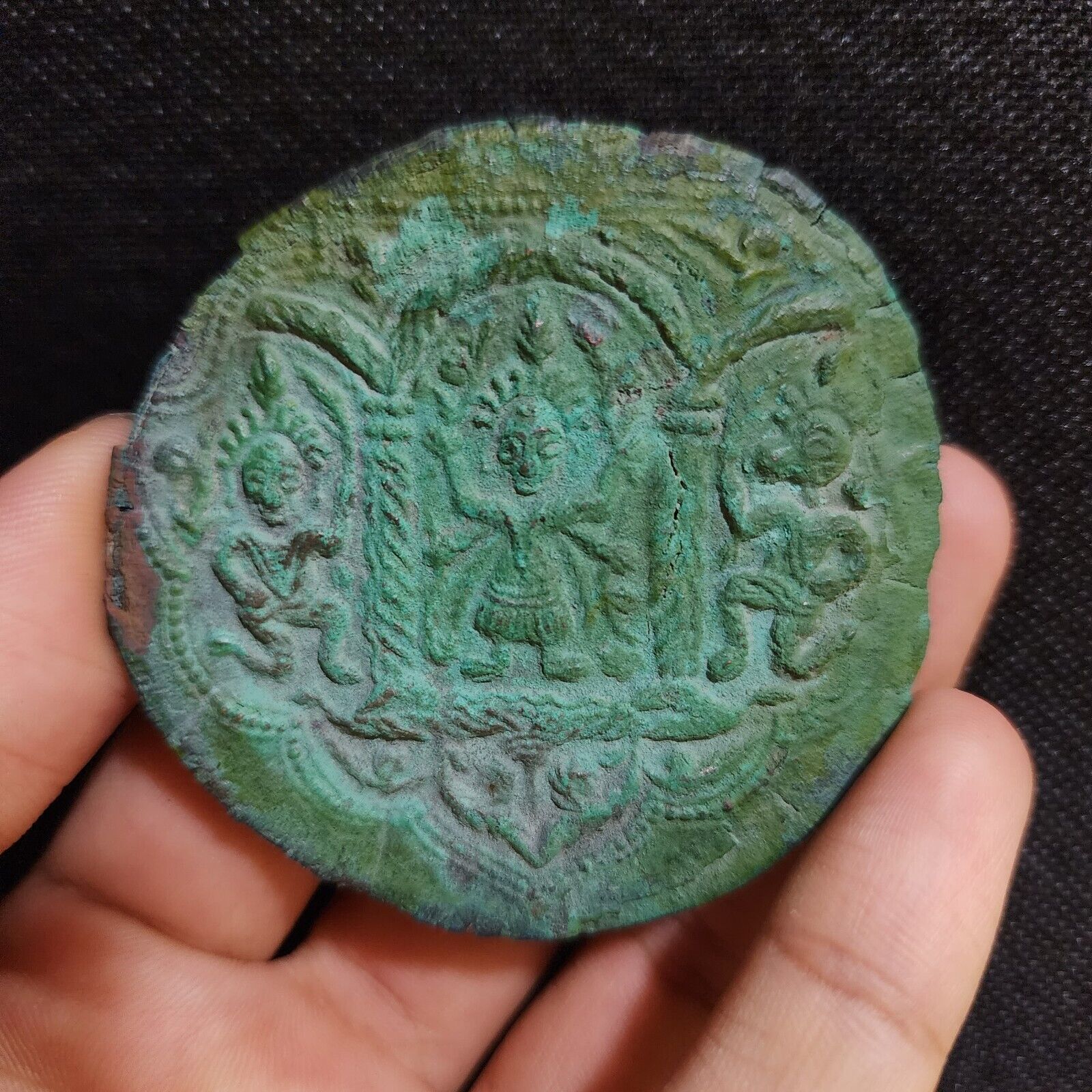 A SPECIAL BYZANTINE BRONZE STAMP OR MEDAL WITH SCENE. IMPORTANT 