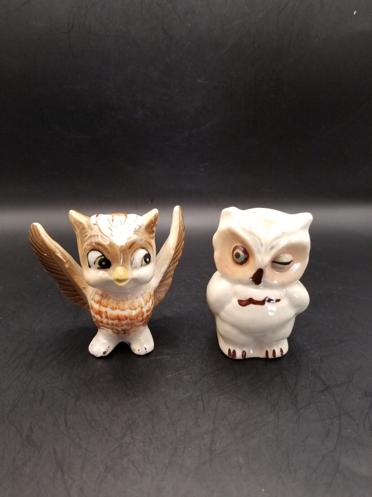 Vtg hand painted pair of cute owl salt and pepper shakers