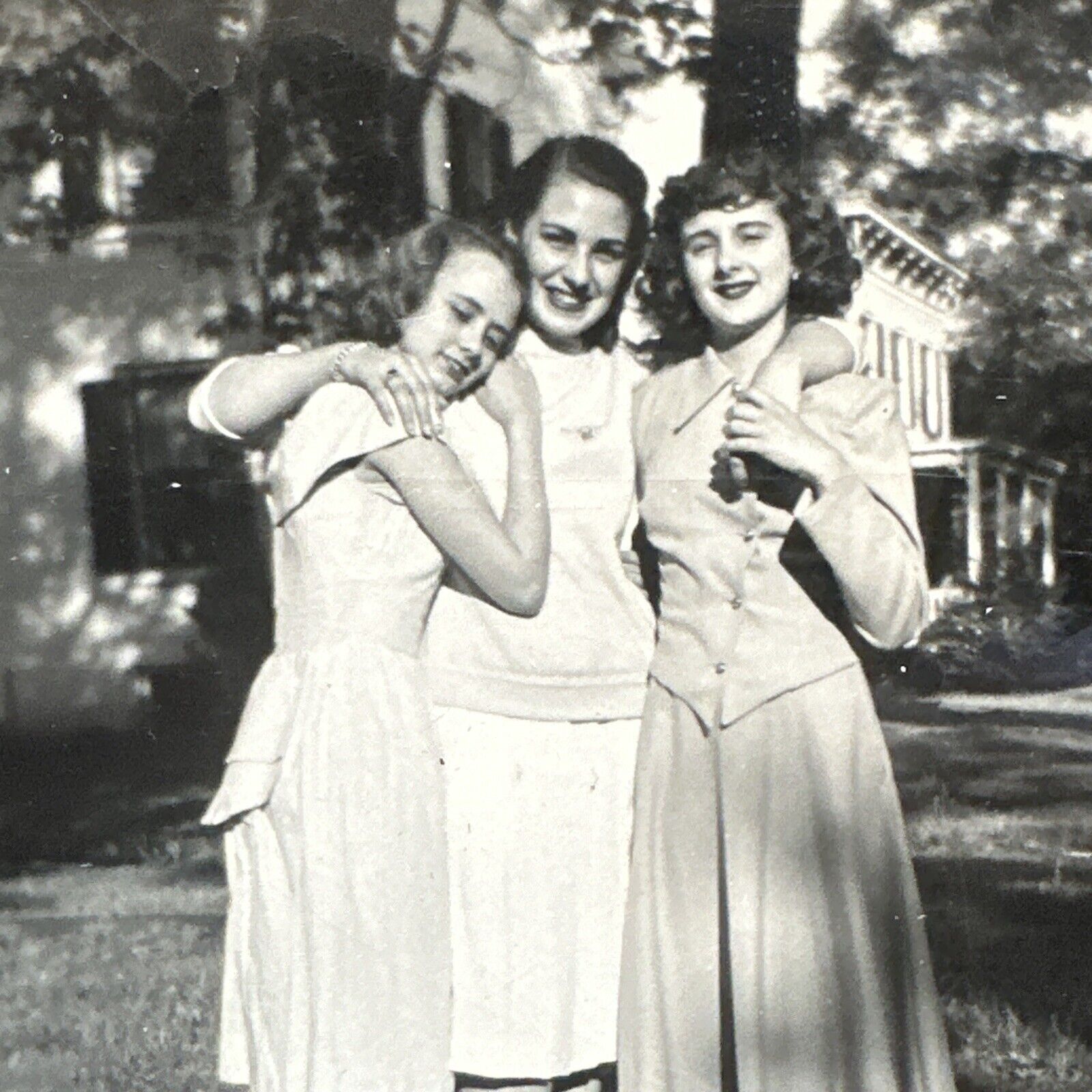 VINTAGE PHOTO Trio Of Beautiful Women, Three Girls Original Snapshot