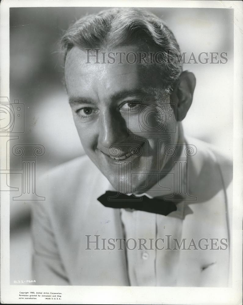1955 Press Photo actor Alec Guinness in Victory At Sea - orx00027