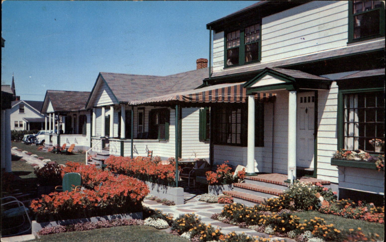 Rocky Wold inn & cottages ~ Hampton Beach New Hampshire ~ 1957 postcard
