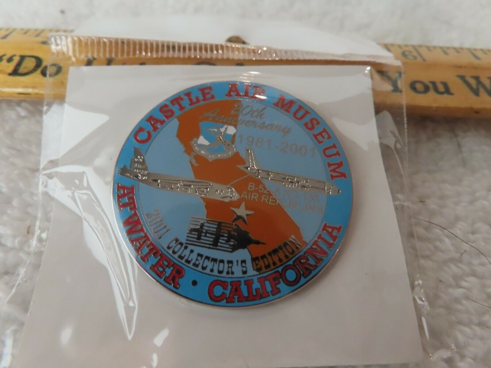 Collectors Edition 2001 Castle Air Museum 20th Anniversary Atwater Calif Pin NEW