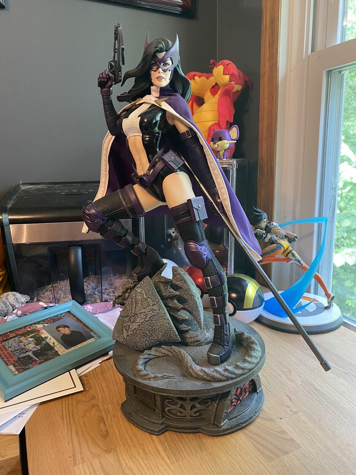Huntress Premium Format Statue by Sideshow Collectibles DC Comics