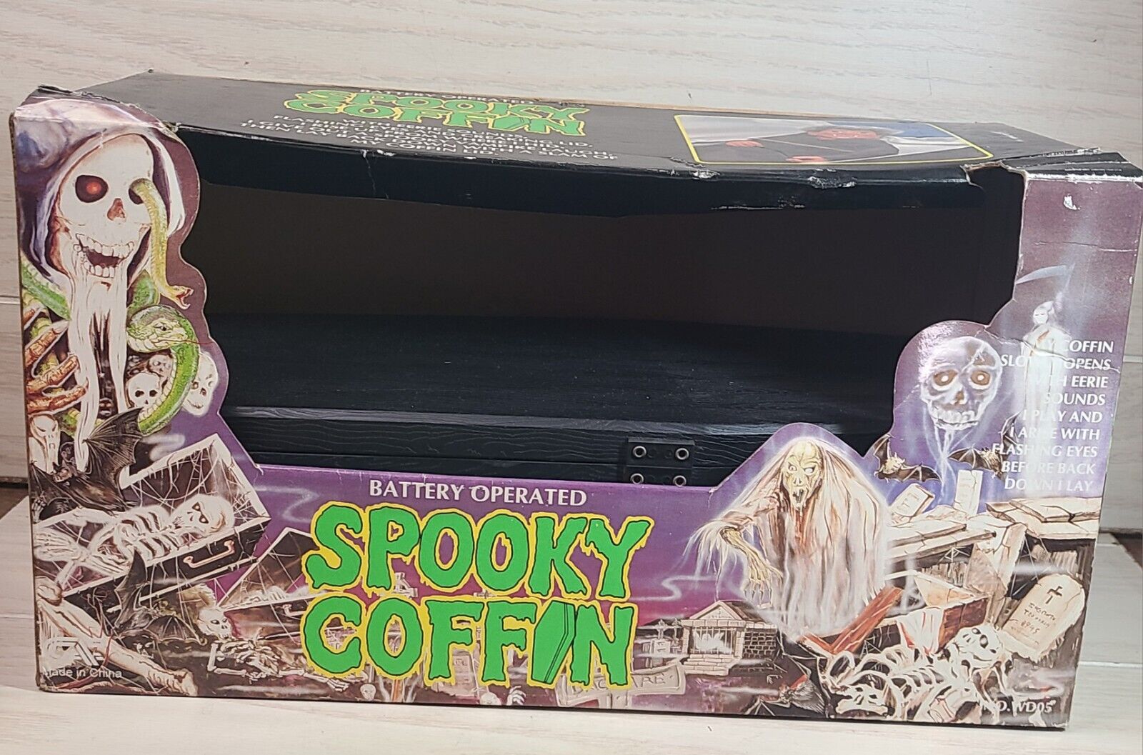 Battery Operated Spooky Coffin NO. WD05, SIT UP & EERIE SOUNDS & FLASHING EYES 