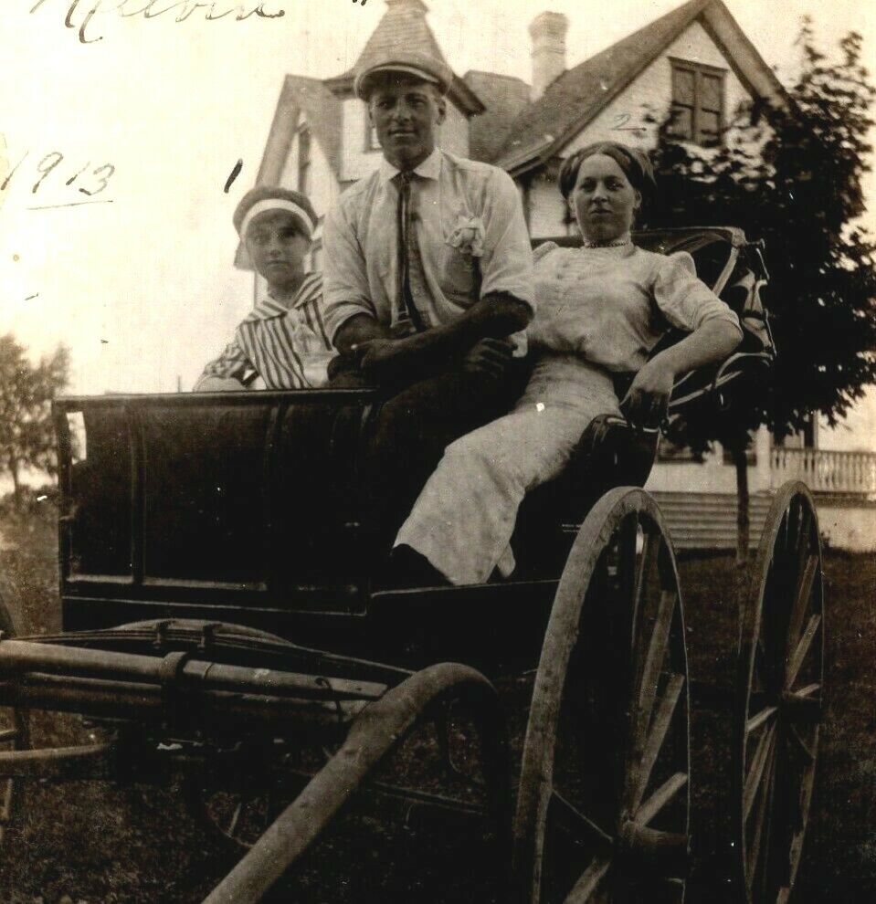 C.1913 Family Portrait. Horse And Buggies Carriage. Handsome Man. Cute Girl. VTG