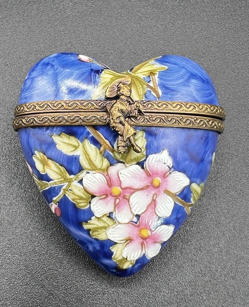 Limoges France Rehausse Main Blue Heart Shaped Porcelain Trinket Pill Box