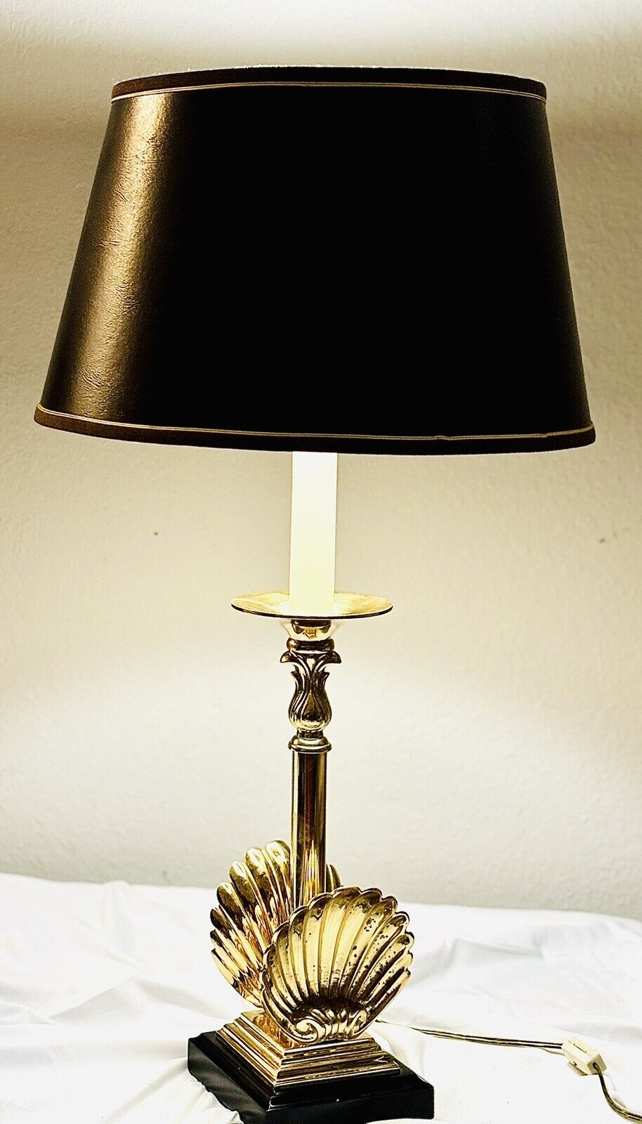 Sarreid Ltd DiErras Stunning Brass Clam Shell Table Lamp 