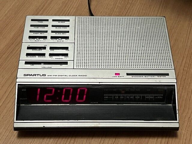 Spartus AM/FM Digital Clock Radio Model 0120-64 for PARTS OR REPAIR - Tested