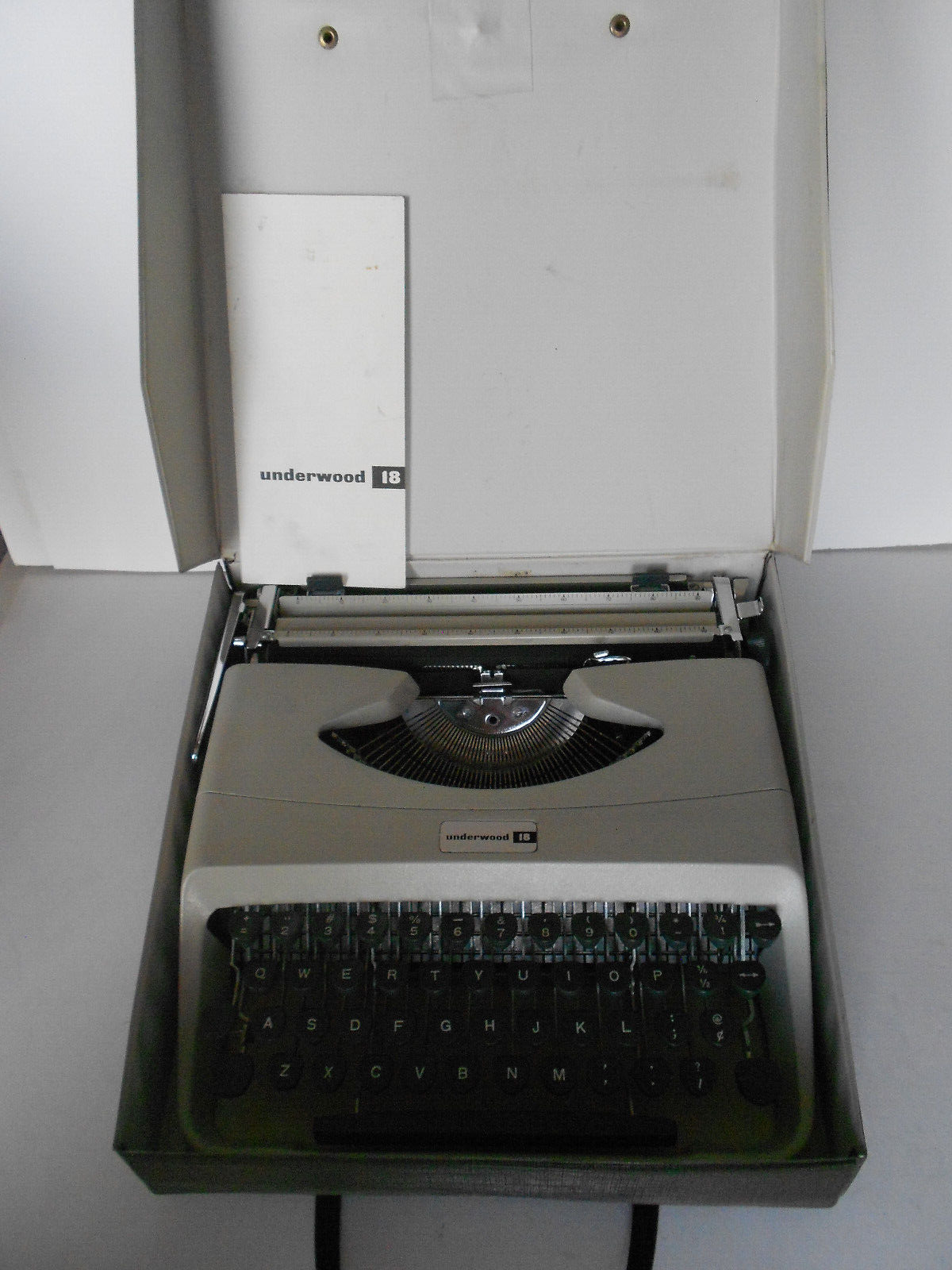 Vtg Underwood 18 Portable Manual Typewriter with Case & User Guide VGC