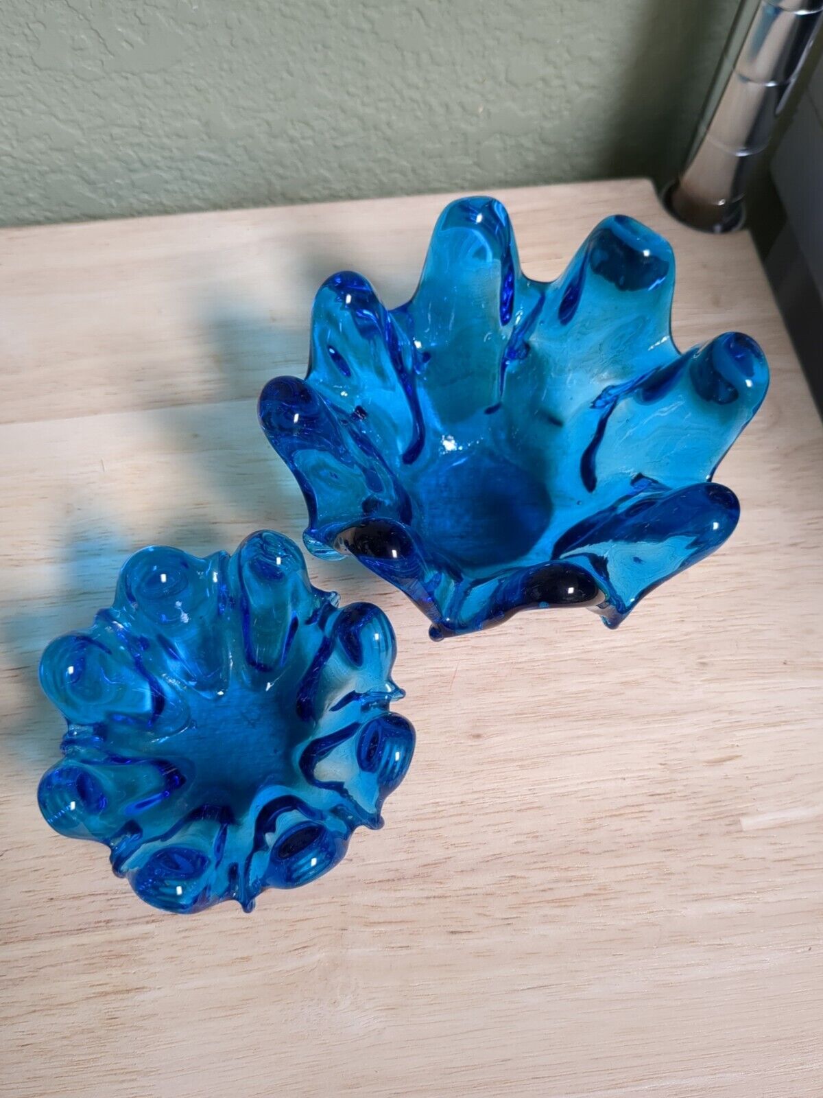 2 VTG MCM Italian Glass Blue Stacking Nesting Pulled Finger Ruffle Edge Bowls 