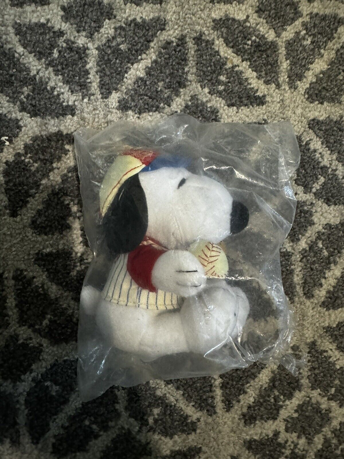Metlife Snoopy Peanuts Baseball Player Plush Stuffed Toy 5 1/2\