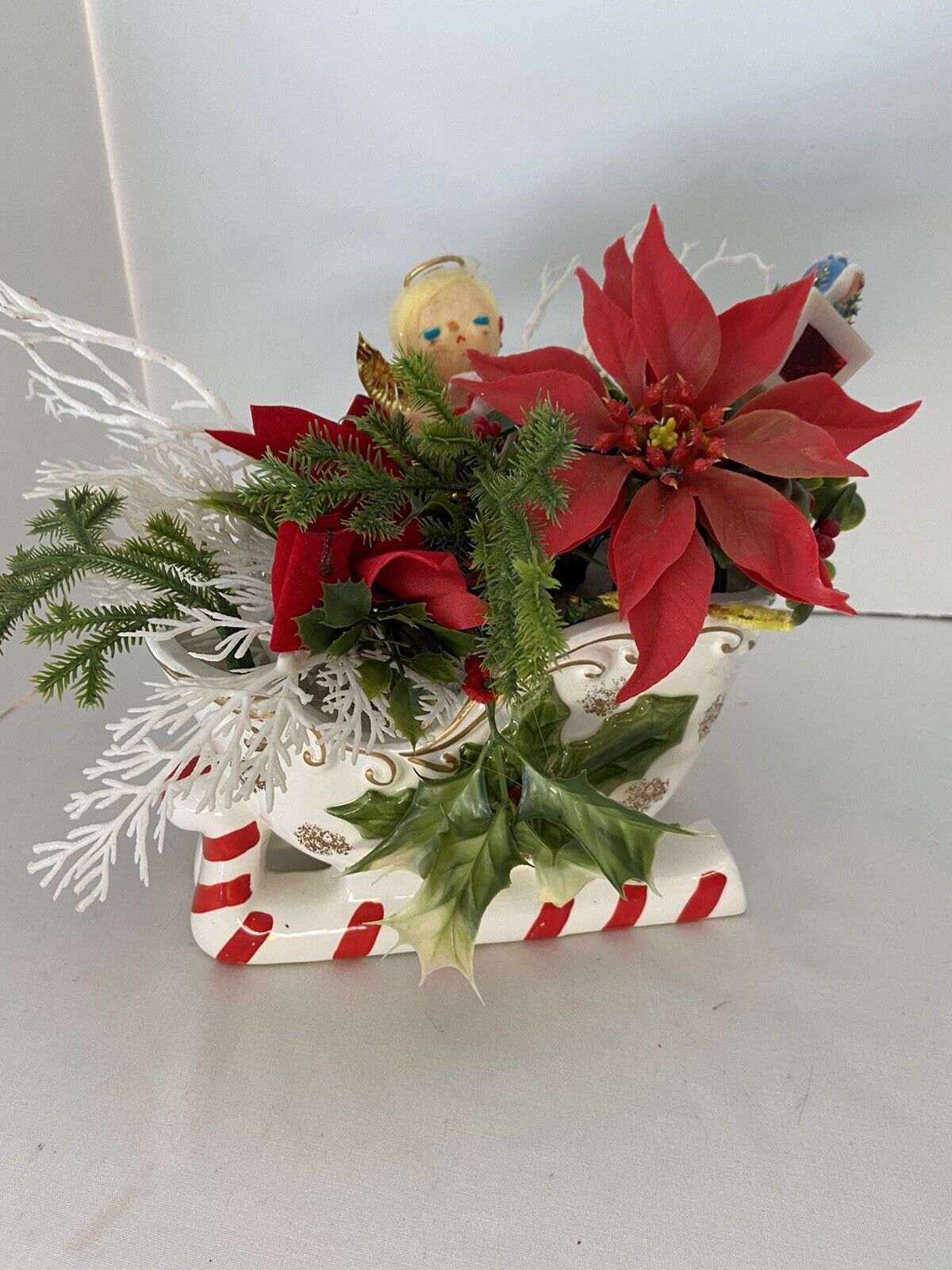 Vintage Nancy Pew Giftware Co. Pretty Christmas Sleigh with  Floral Arrangement