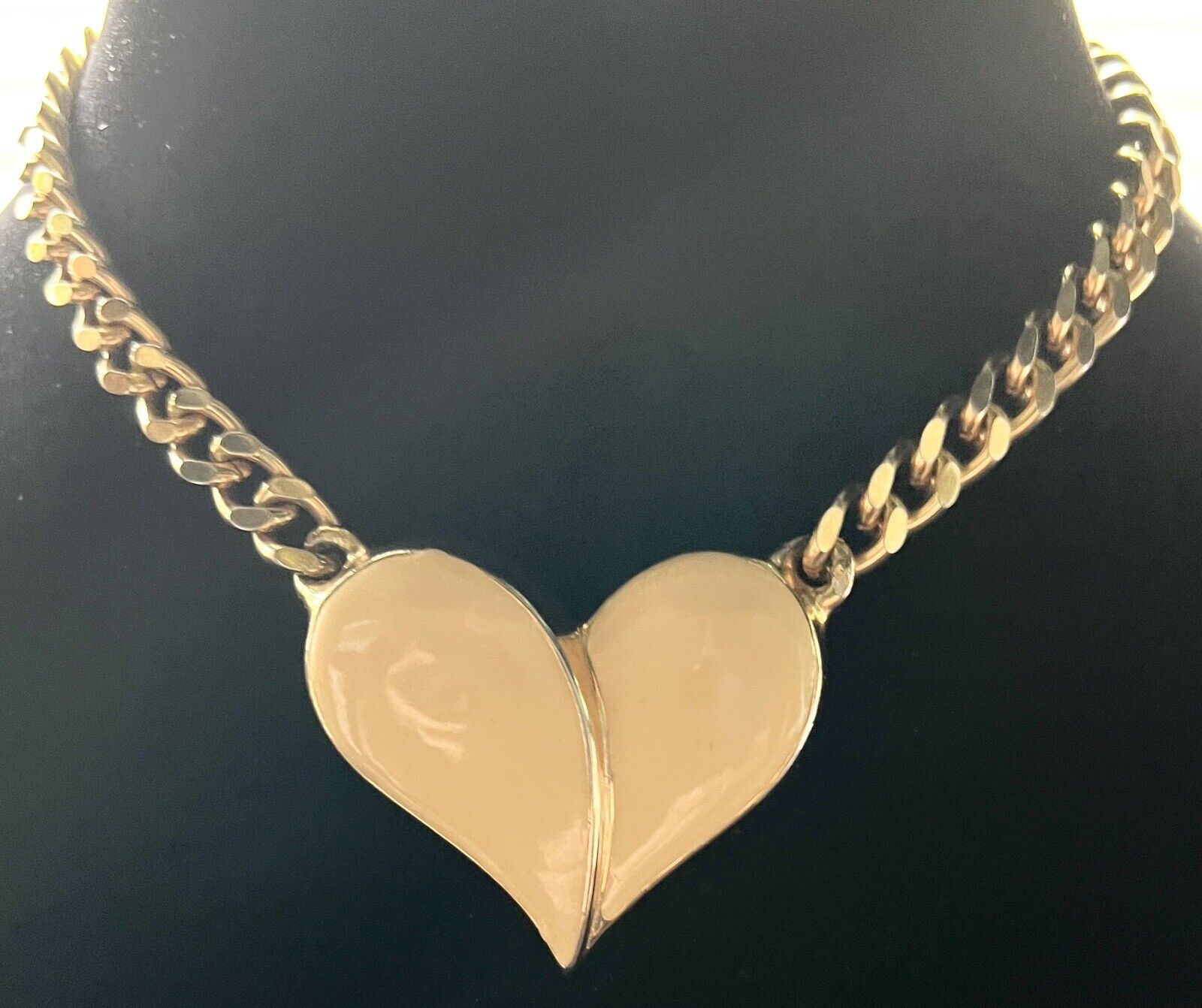 Vintage Les Bernard Gold Tone Pale Pink Enameled Heart Choker Necklace EUC 💖