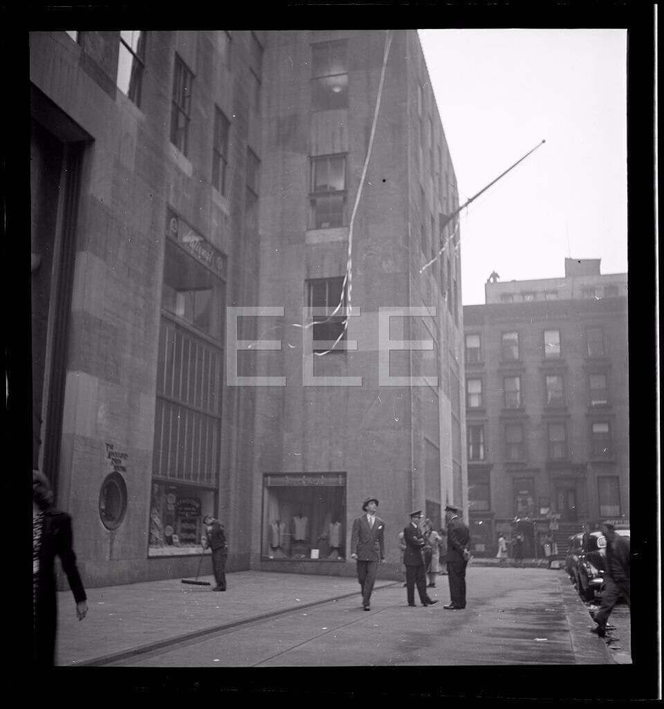 WW2 V-E Day  MANHATTAN 1945 NYC FAMOUS PHOTOGRAPHER SCARCE NEGATIVE  344b