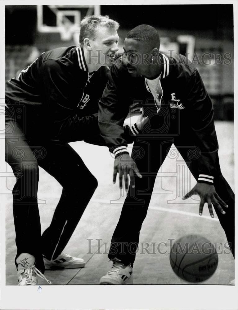 1990 Press Photo Boston College basketball players Gerrod Abram, Bill Curley