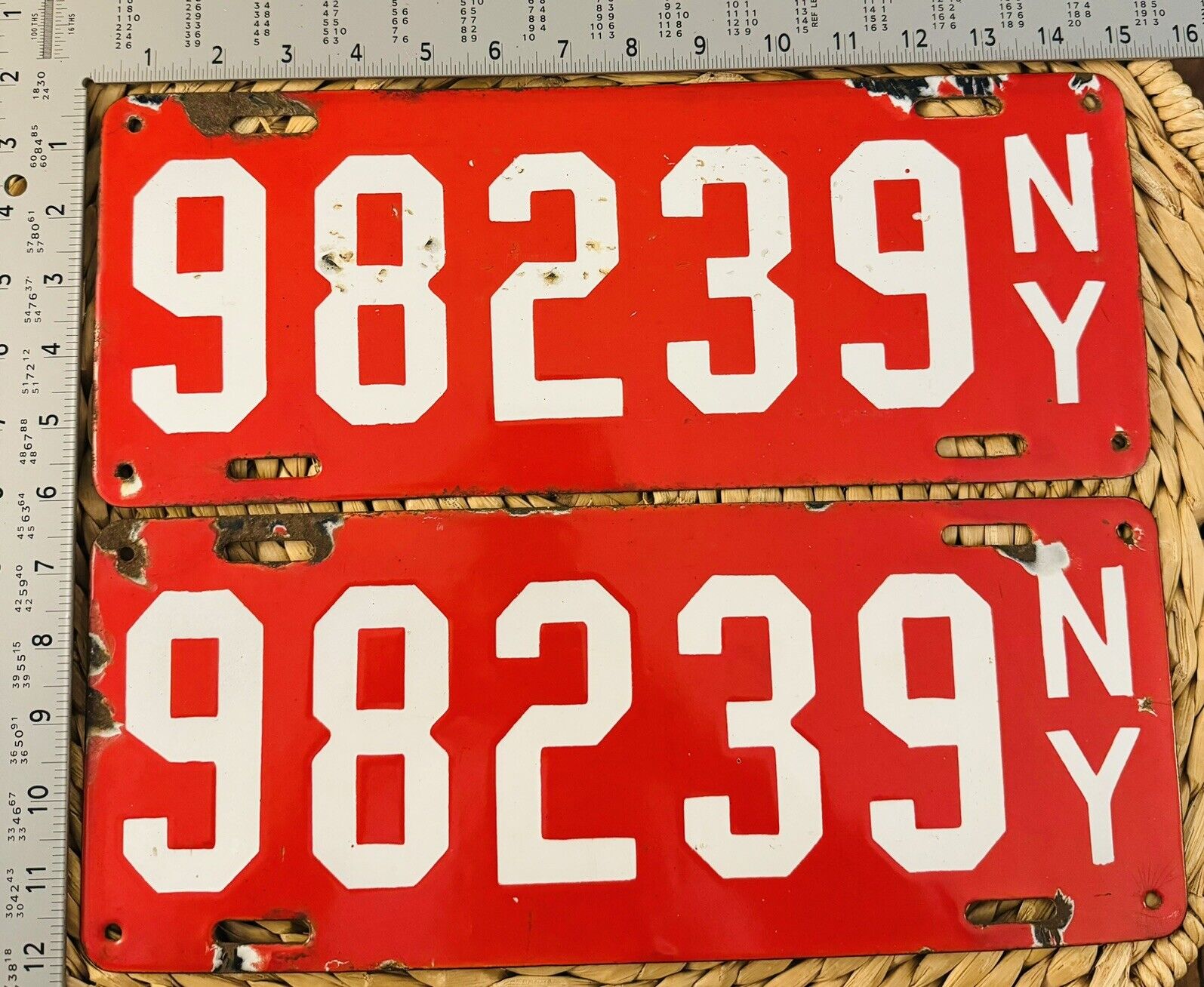 1912 New York Porcelain License Plate PAIR 98239 ALPCA STERN CONSIGNMENT