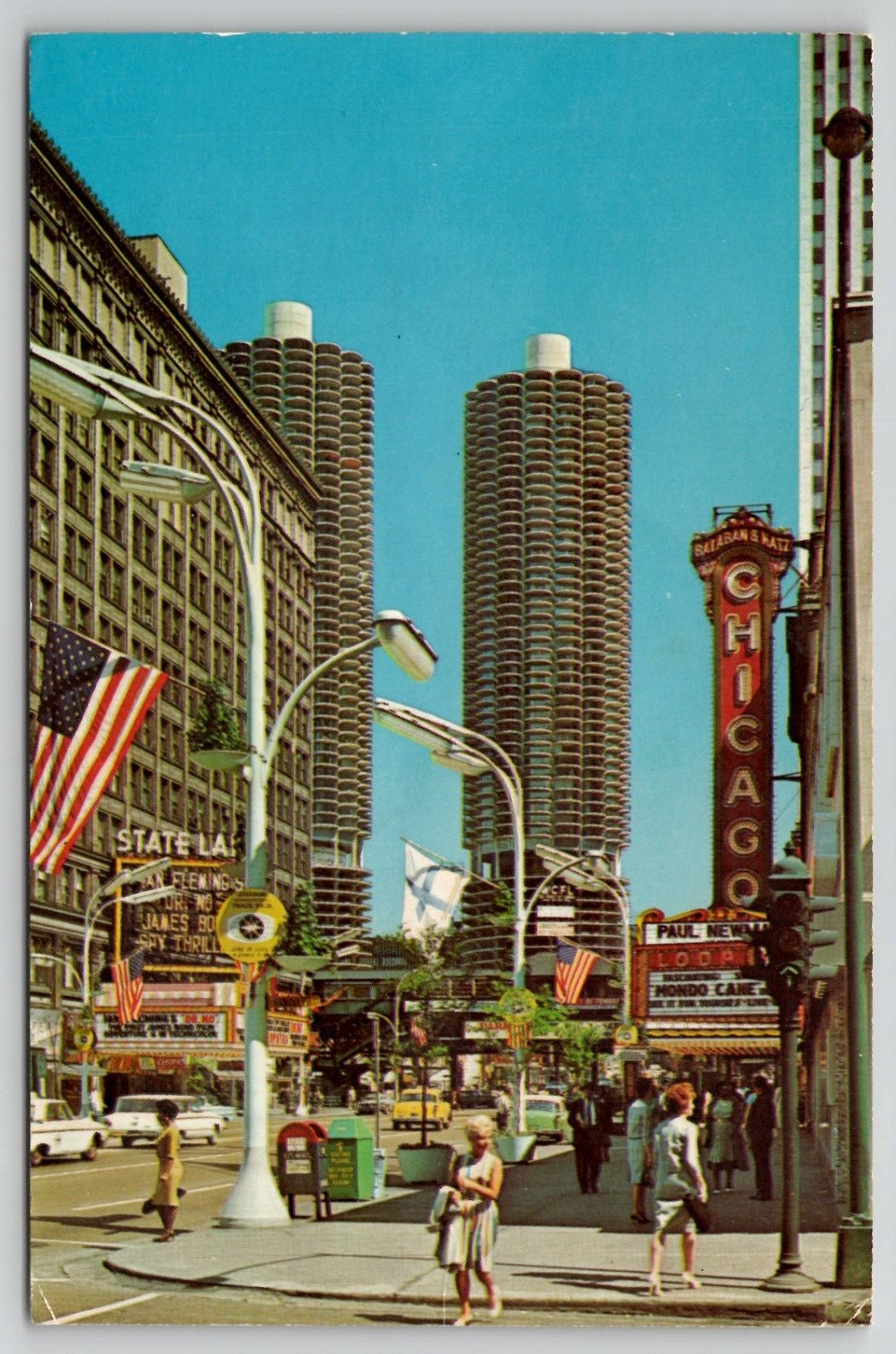 Chicago IL STATE STREET AT RANDOLPH Marina City\'s Twin Towers - Posted POSTCARD