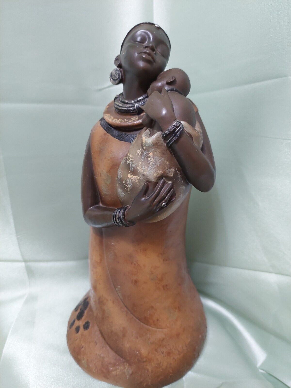 VINTAGE AFRICAN MOTHER HOLDING HER BABY CHILD STATUE FIGURINE HALLOW RESIN 11.5\