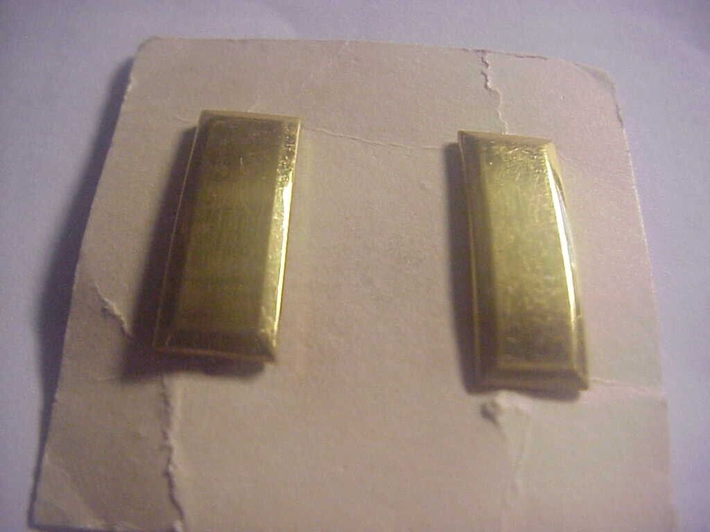 WW 2    PAIR OF 2ND LT.  COLLAR INSIGNIA   pin back