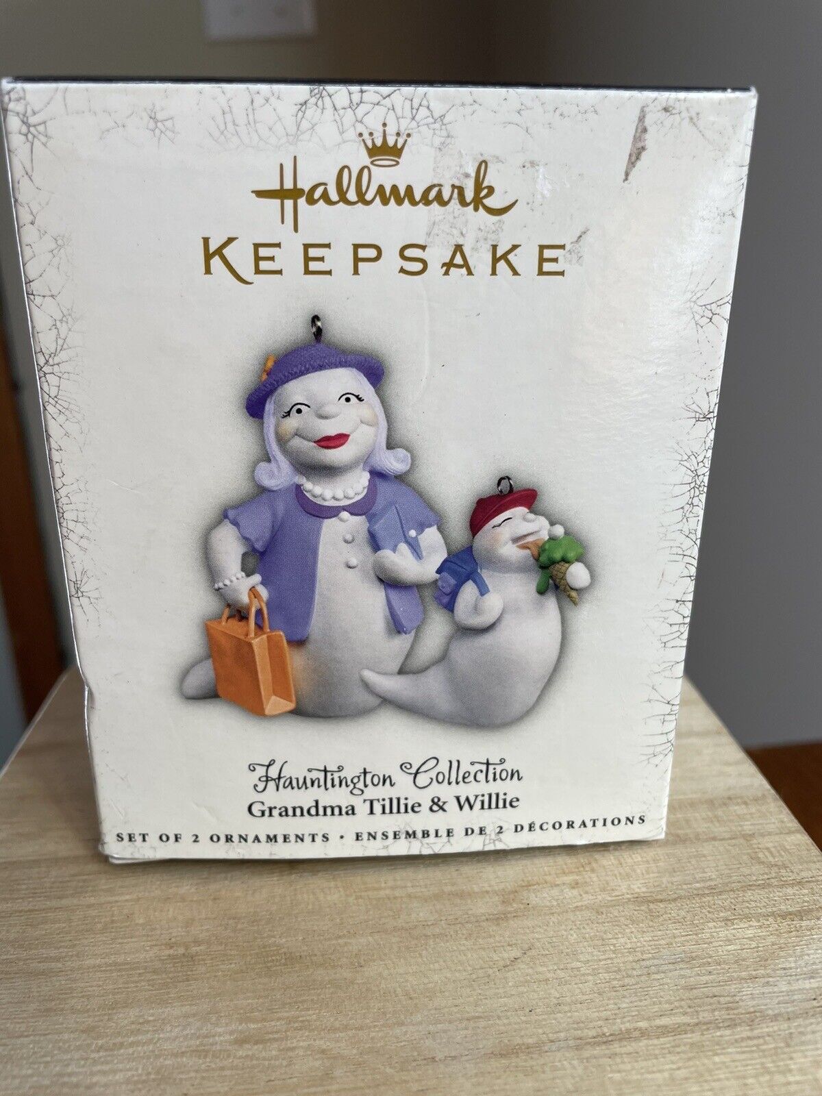 Hallmark Keepsake - GRANDMA TILLIE & WILLIE Halloween Ornament set - Hauntington