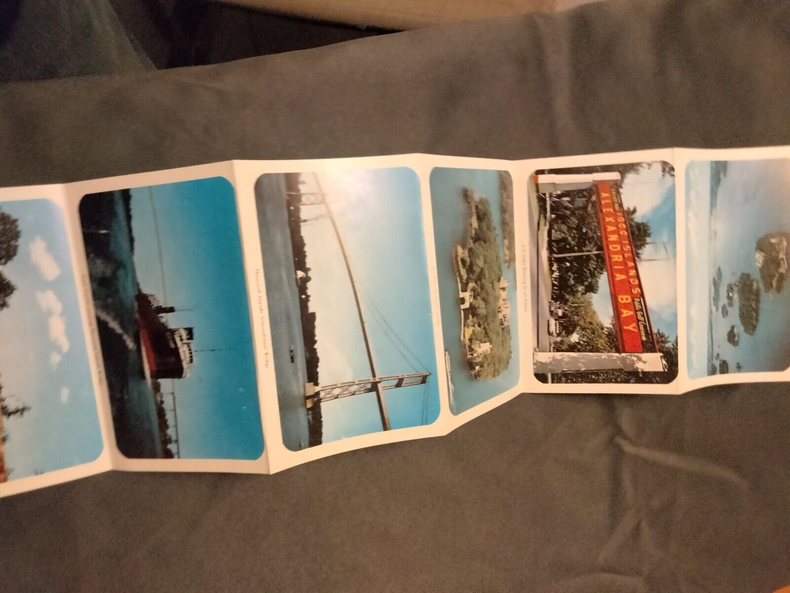 vintage post card from 1000 islands.its an open up booklet.unused
