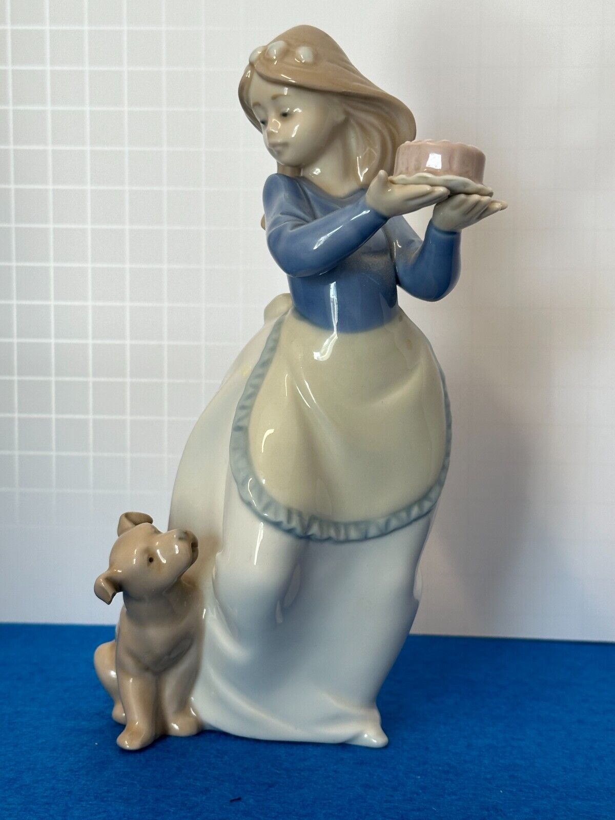 Lladro Nao Puppy\'s Birthday Girl with Cake Figurine #1045 MINT CONDITION Vintage