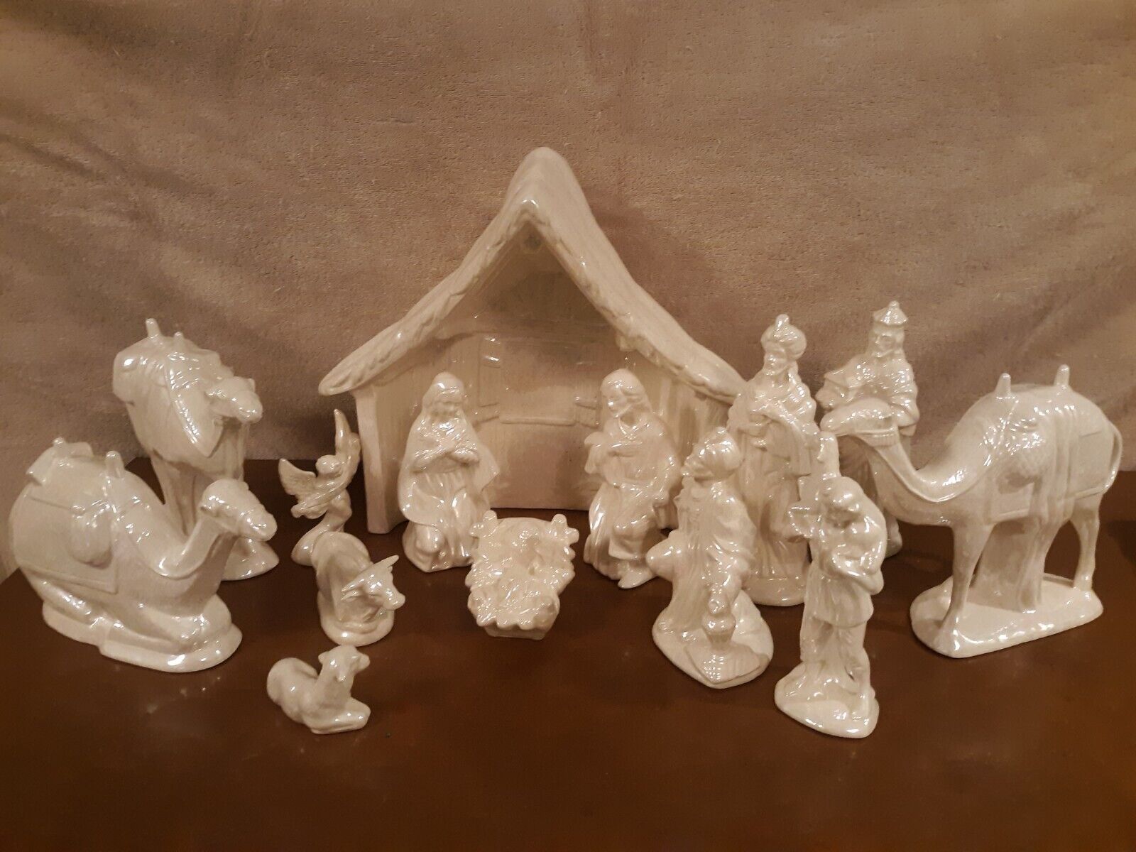 14 Piece Vintage Holland Large  Manger & Nativity Set Ceramic Irredesent White 