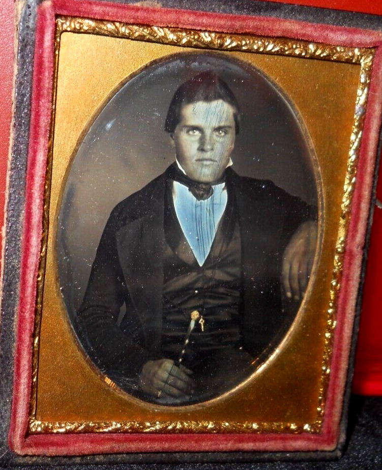 1/9th size Daguerreotype of younger man in half case
