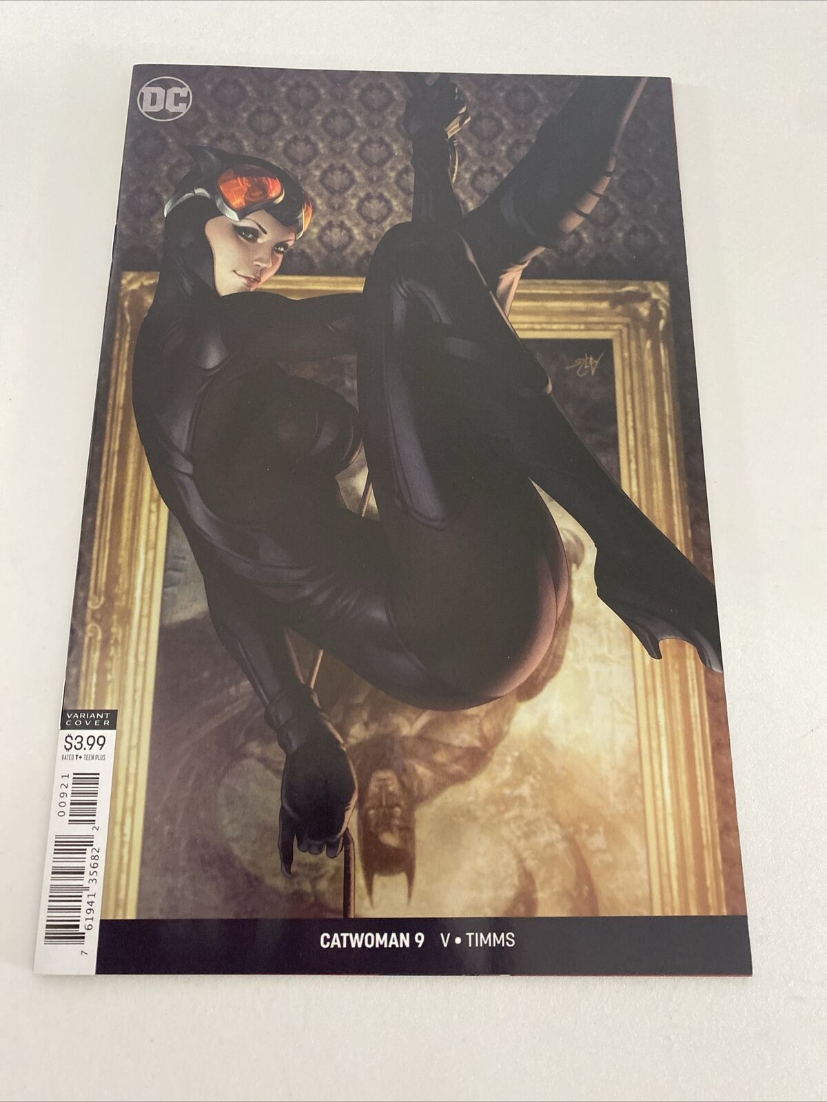 Catwoman #9 Gorgeous Variant Cover by Stanley Artgerm Lau in NM (DC, 2019)