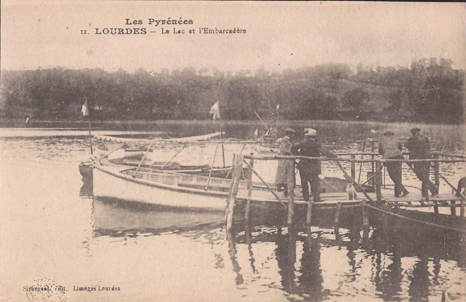 Lourdes, FRANCE - Le Lac & L\'Embarcadére - Les Pyrénées