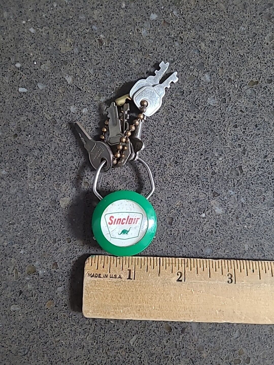 Vintage SINCLAIR OIL GAS Old Key Chain Ring With Several Small Keys