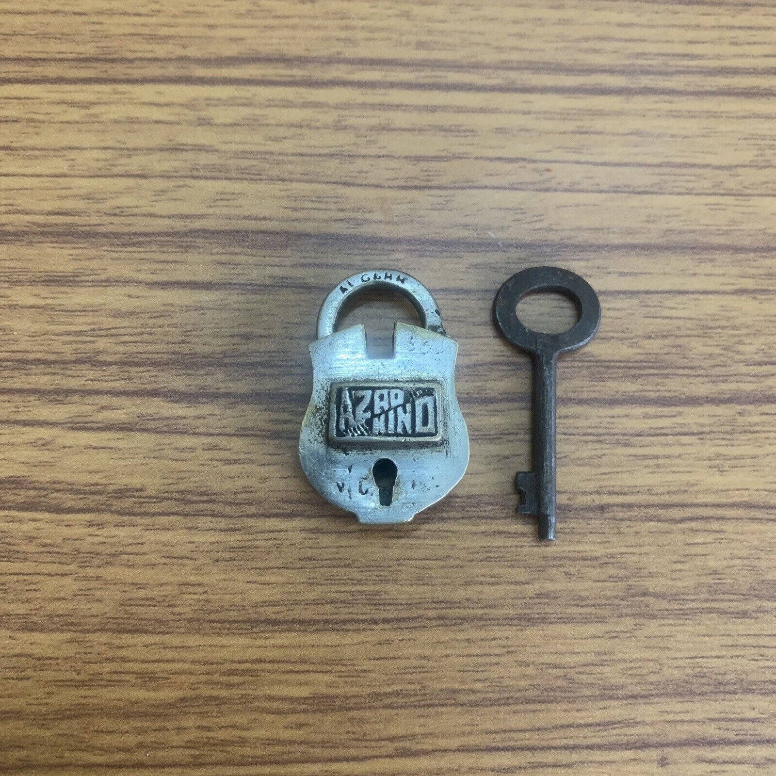AN OLD OR ANTIQUE BRASS miniature PADLOCK OR LOCK WITH KEY