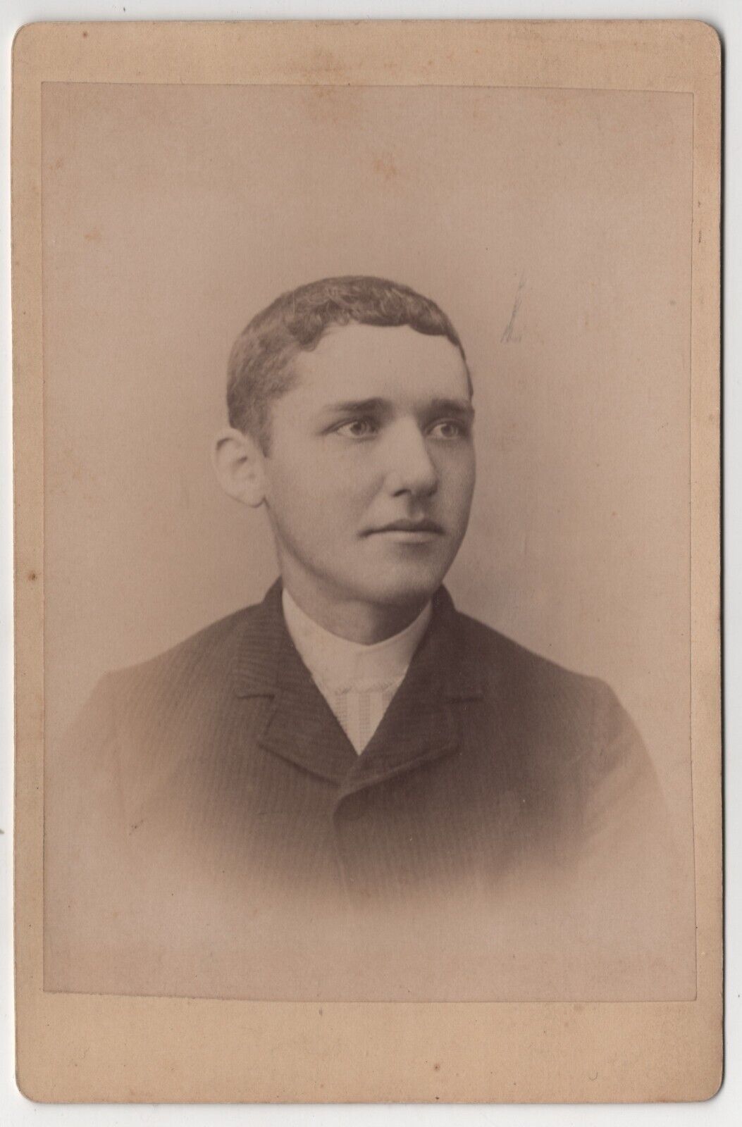 CIRCA 1890s CABINET CARD STEGER HANDSOME YOUNG MAN IN SUIT FINDLAY OHIO