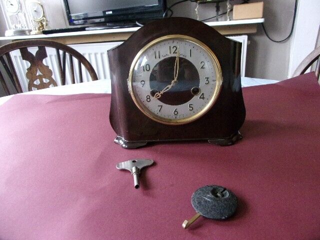 Vintage c1950s English Enfield Bakelite Mantel Clock chiming  original key