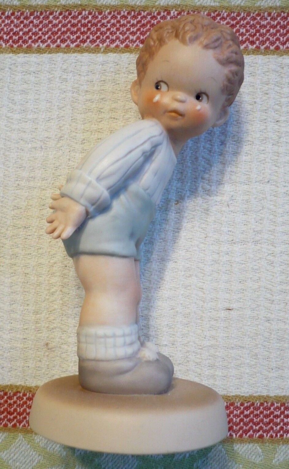 Memories of Yesterdays \'Where\'s Muvver\' crying boy w/torn pants by Enesco. Clean
