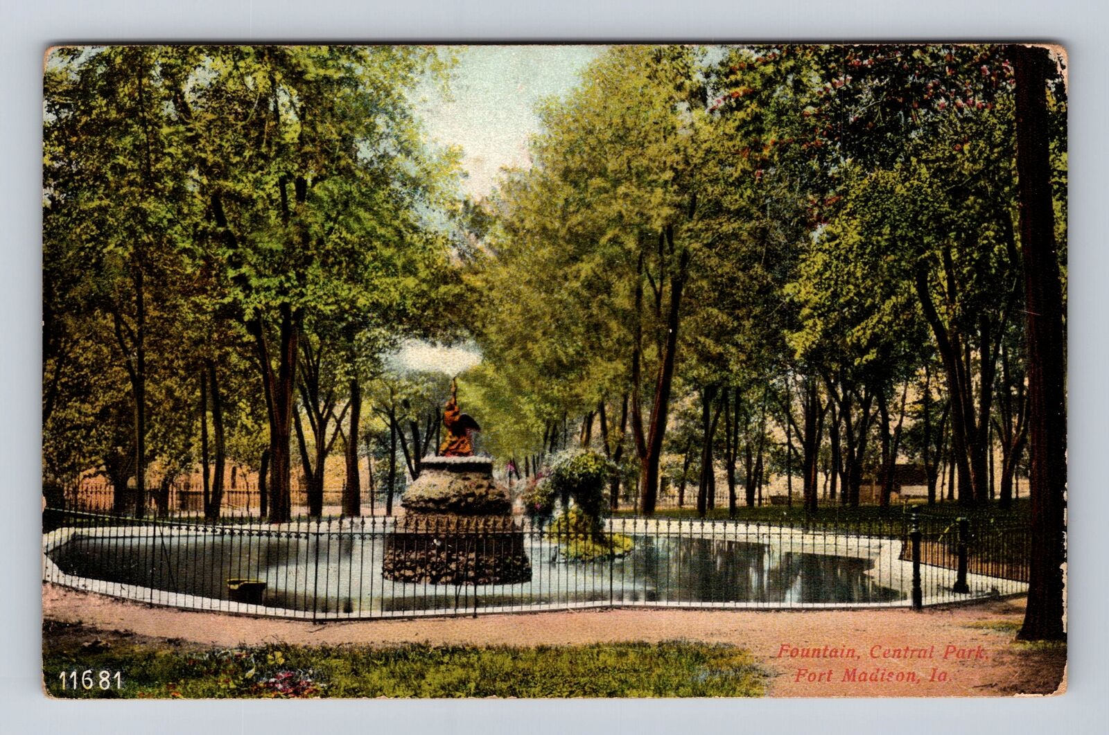 Fort Madison IA-Iowa, Fountain, Central Park, Antique, Vintage Souvenir Postcard