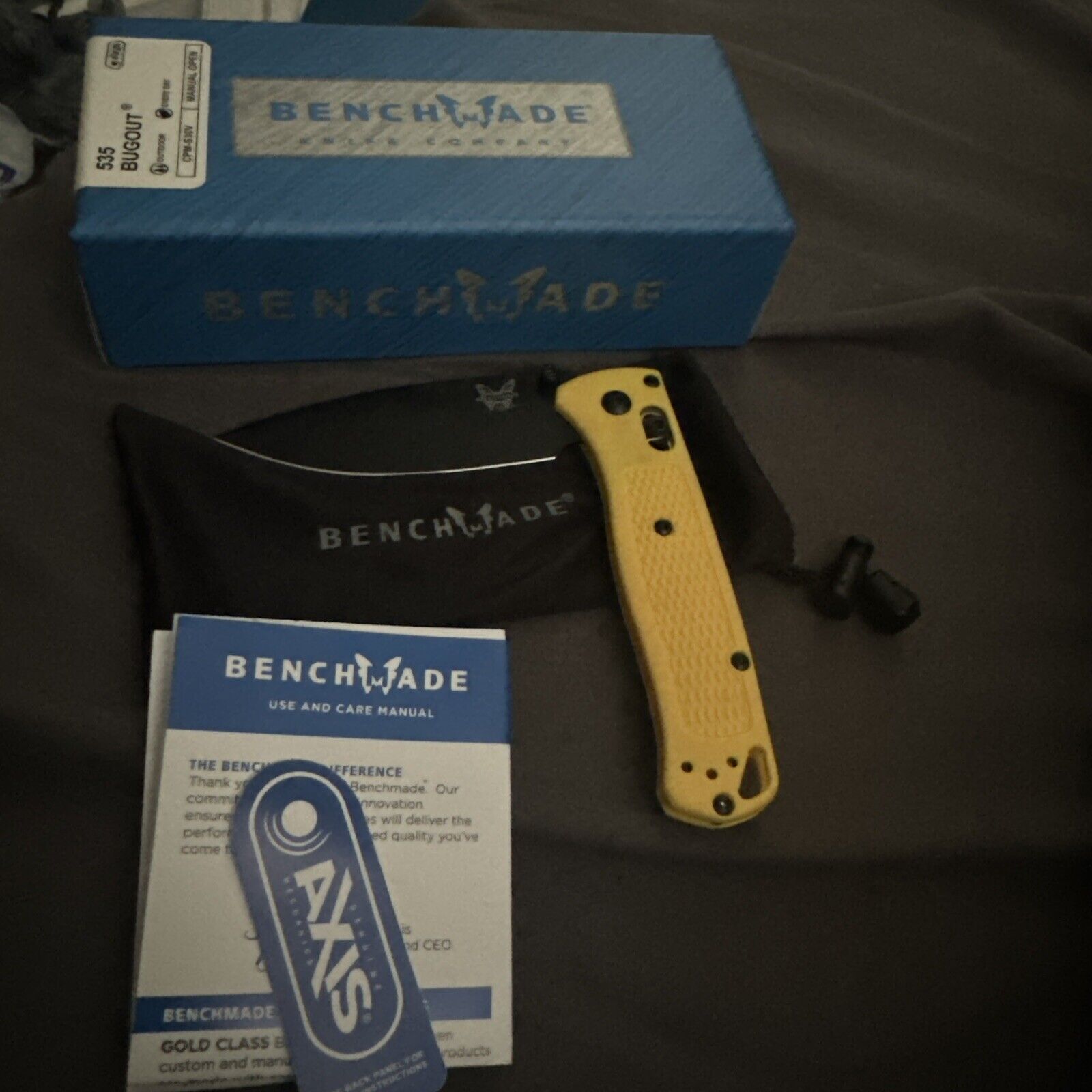 BENCHMADE 535 Bugout CPM-S30V  Black Blade Yellow Handle