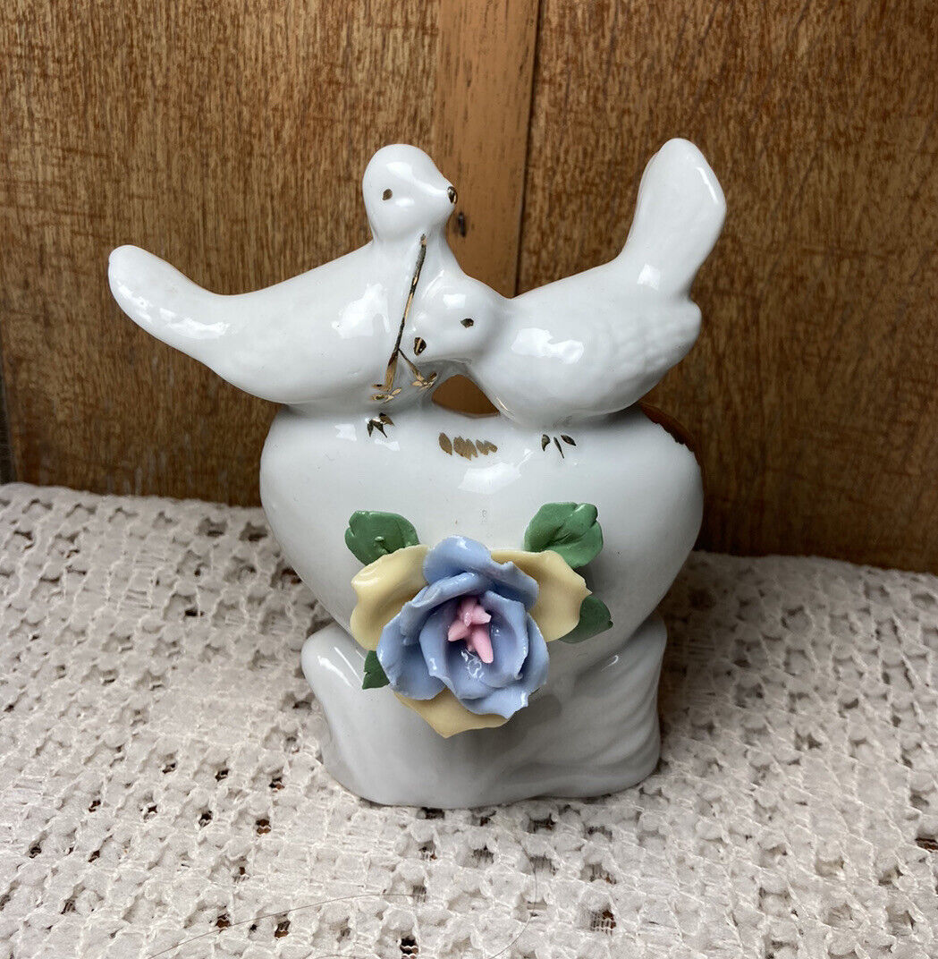 Vintage Bird Heart Figurine Porcelain Flowers Roses Gift Doves Romantic Decor