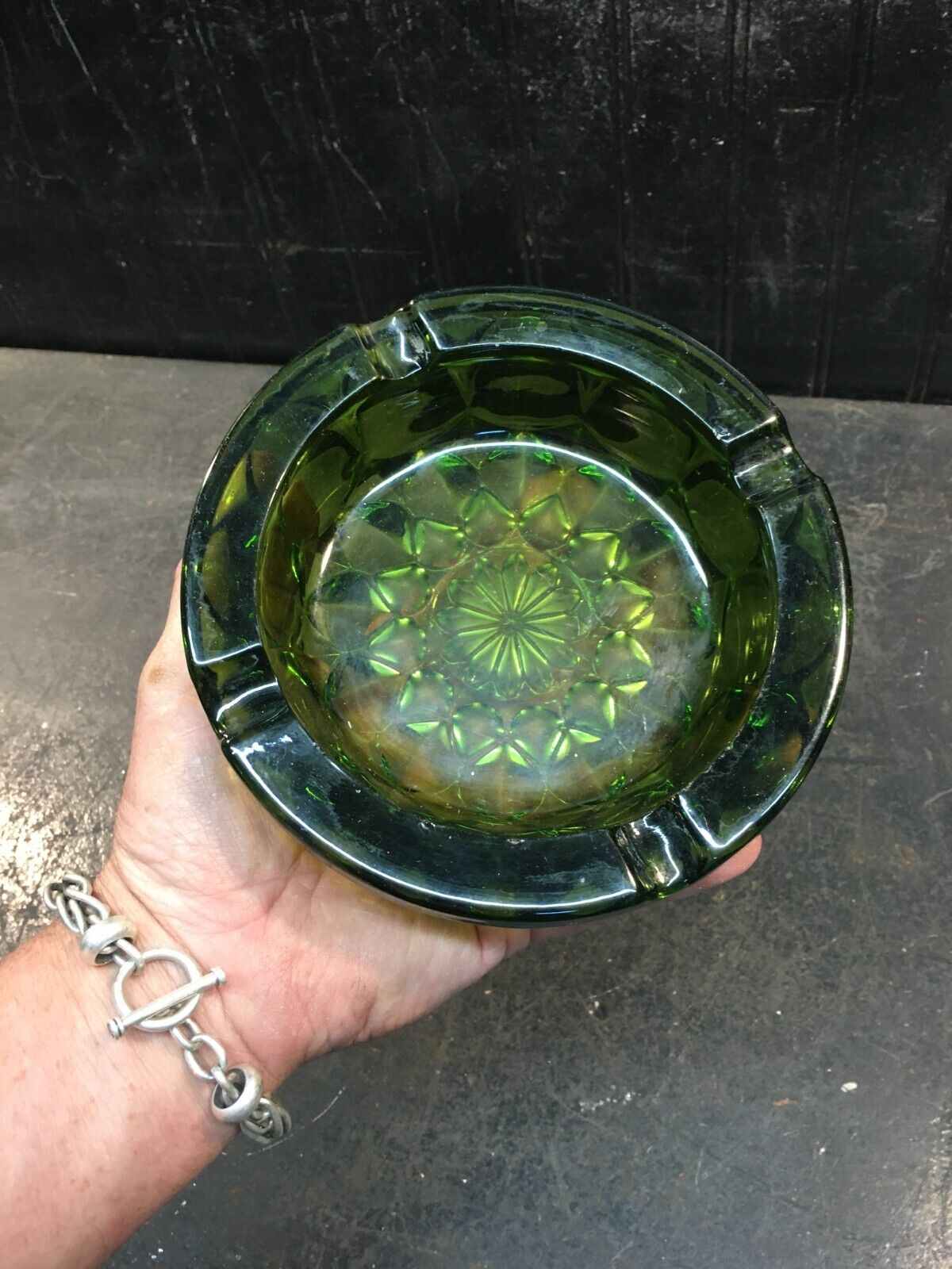 Vintage Mid Century Chunky Green Glass ASHTRAY ROUND 6IN SIZE