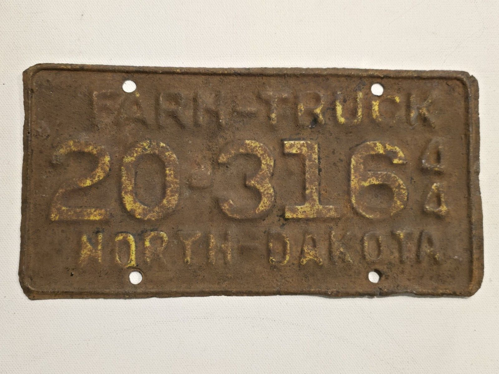 NORTH DAKOTA FARM TRUCK-1944 RARE License Plate-VTG-Man Cave-Shop-Decor-RARE